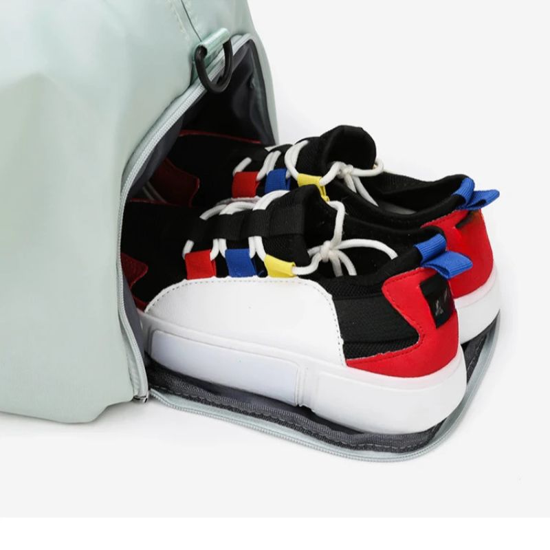 Träningsväska med skofack och våtfack – stilren och funktionell