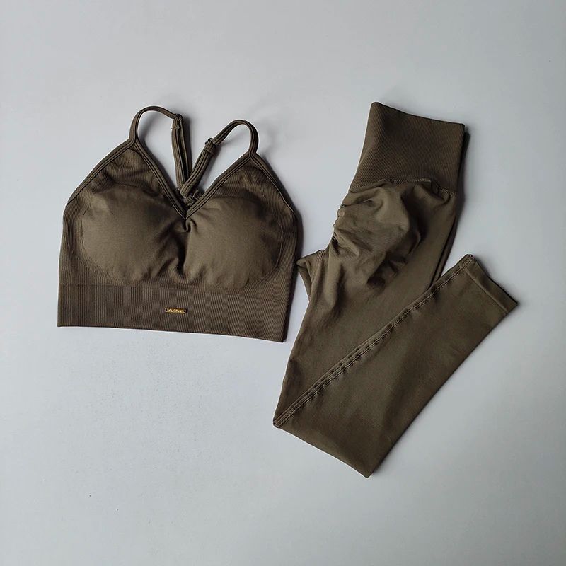 Träningsset med scrunch-leggings och sport-bh – lyfter, formar och håller allt på plats