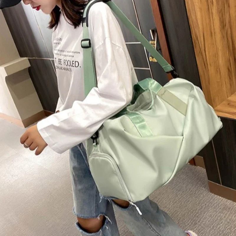 Träningsväska med skofack och våtfack – stilren och funktionell