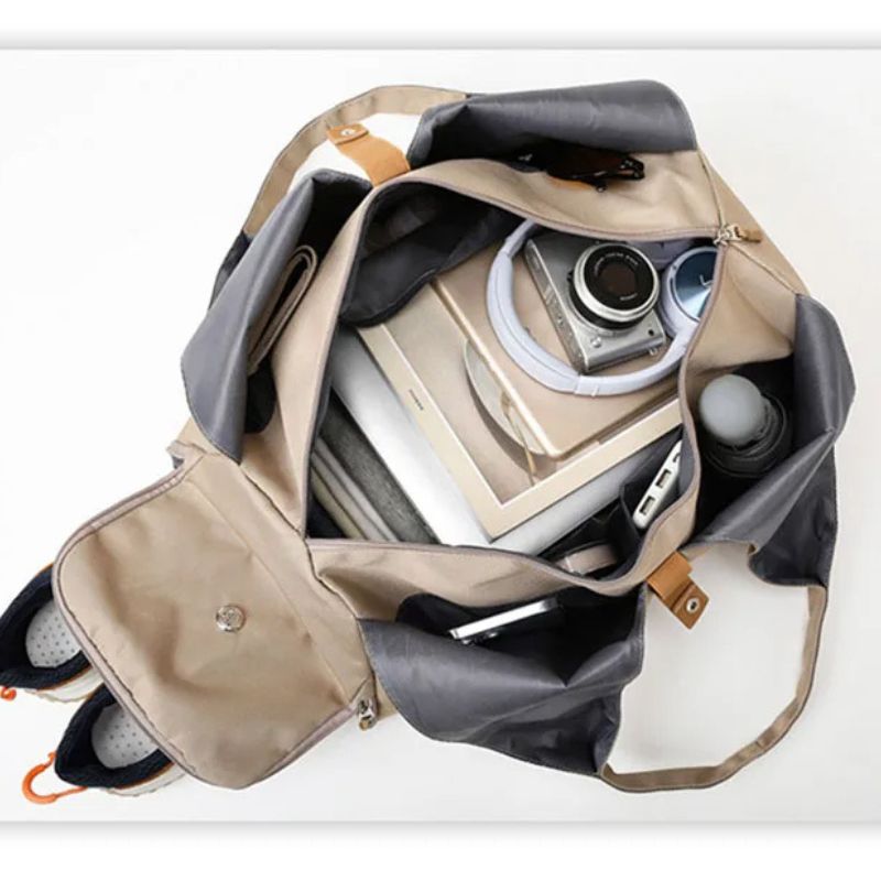 Träningsväska med skofack & yogamattshållare – Stilren, rymlig och perfekt för gymmet