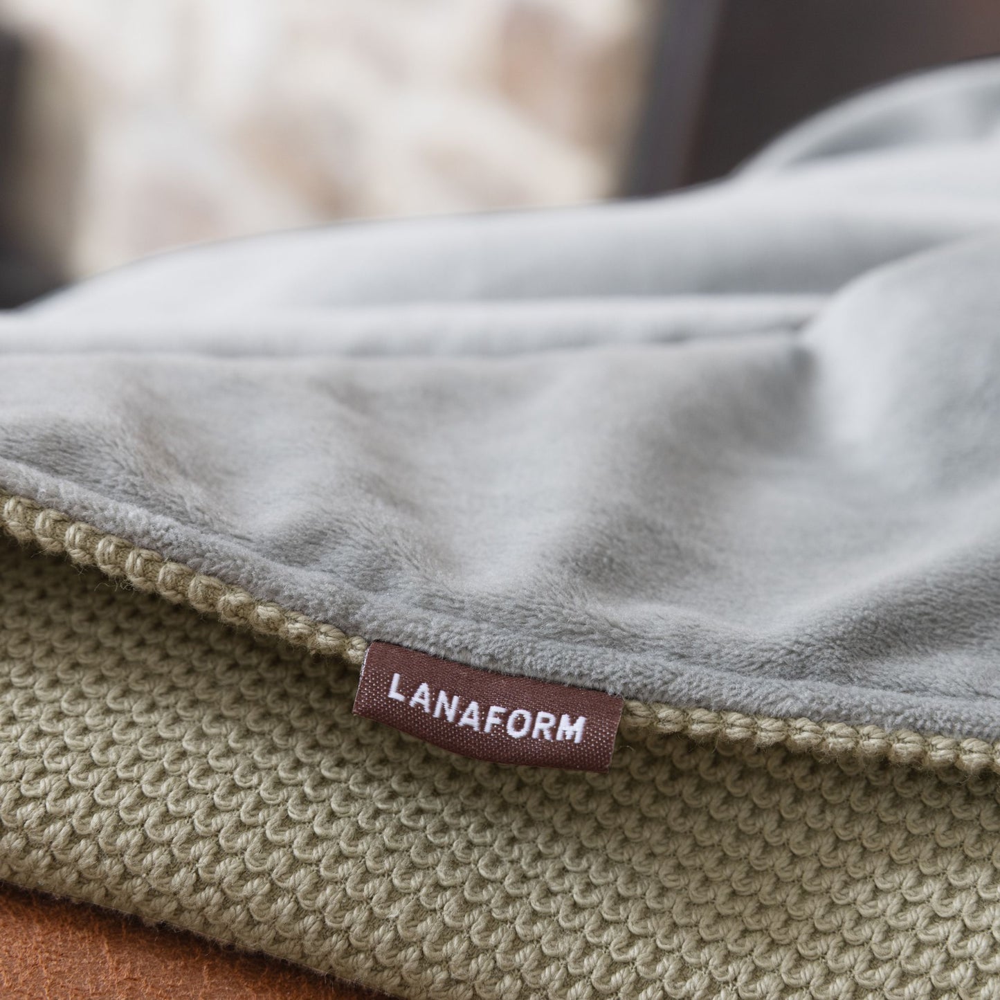 Lanaform Heat Wrap – Uppladdningsbar värmeponcho för axlar och kropp