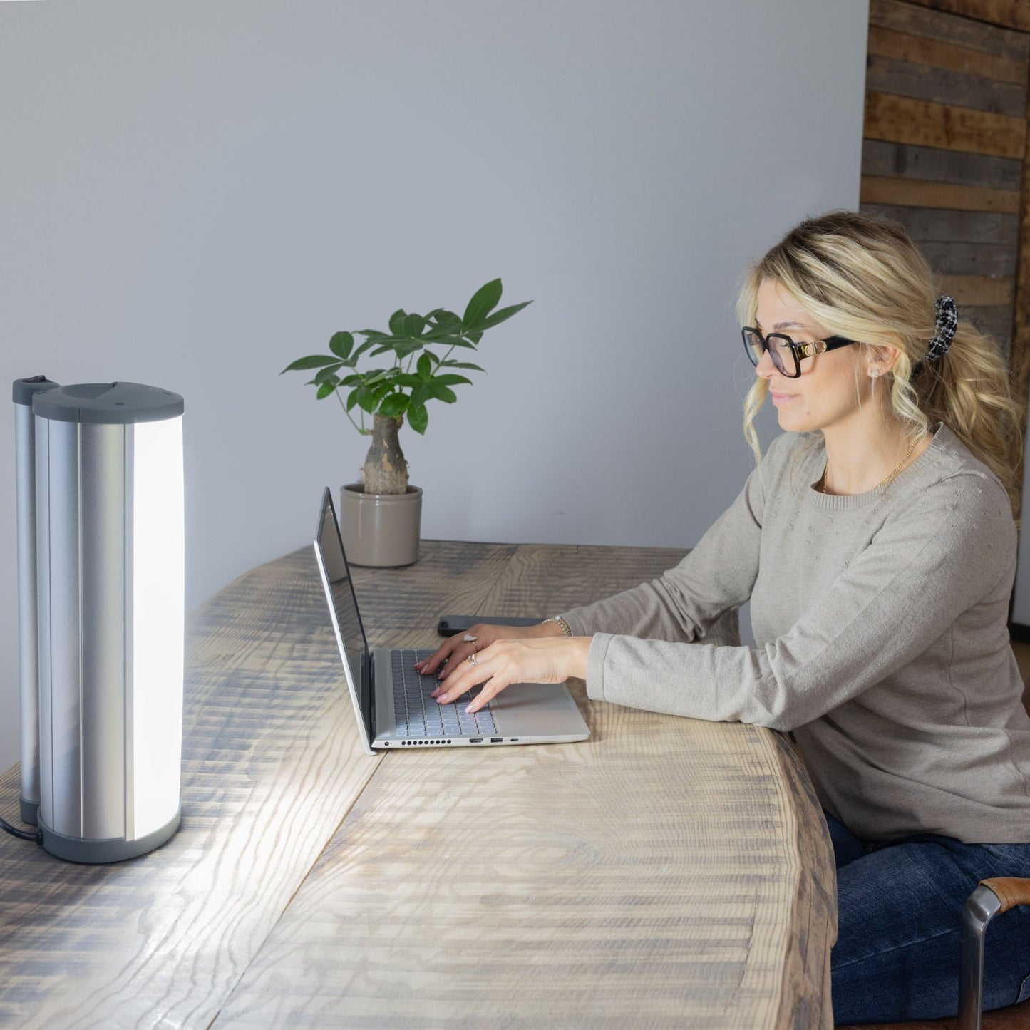 Lanaform Luminescence – Ljusterapilampa med wake-up-funktion & 10 000 lux