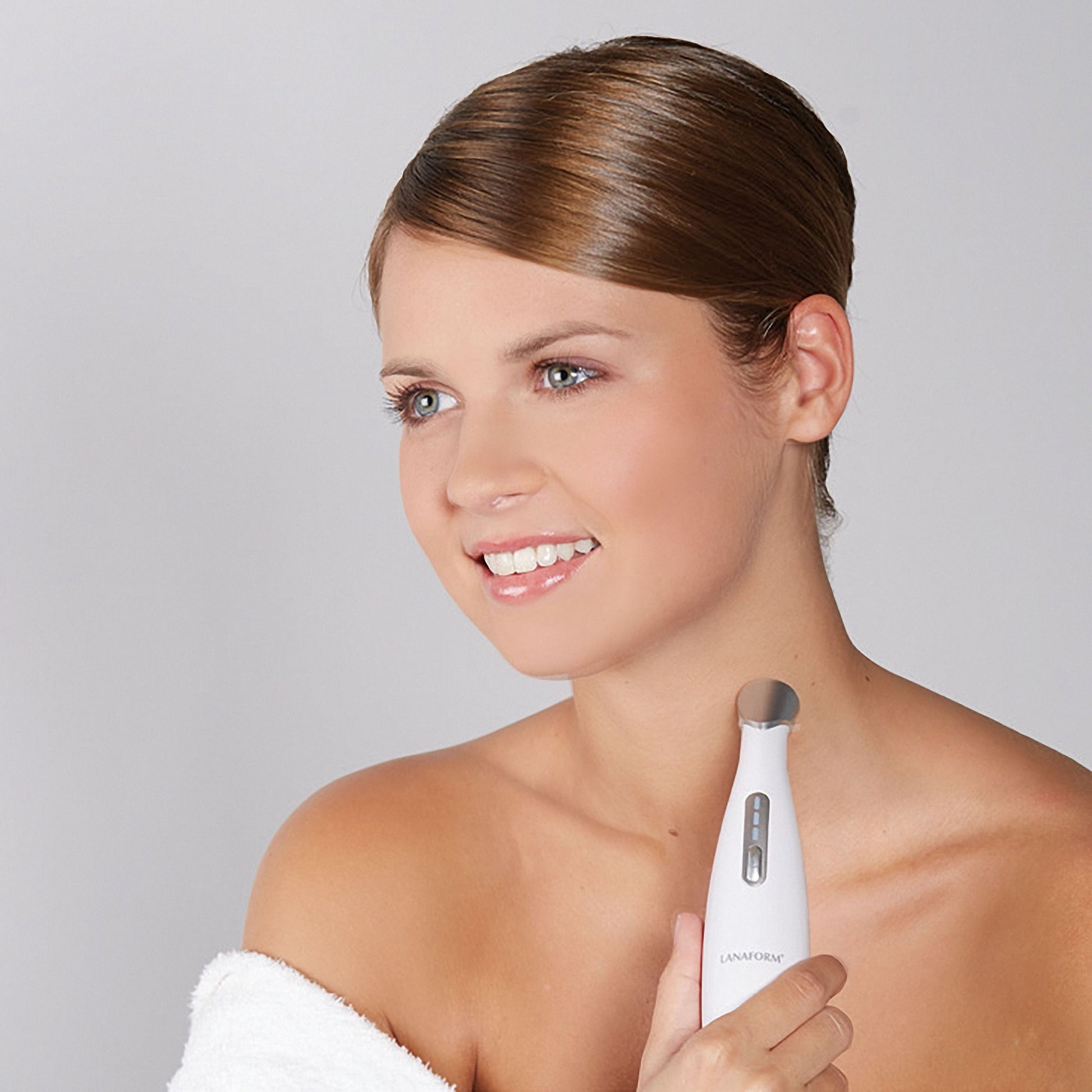 Lanaform MiniDermabrasion – Mikrodermabrasion för hemmabruk med vakuum och peeling