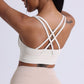Sömlös sport-bh med korsade band – perfekt stöd för träning & vardag
