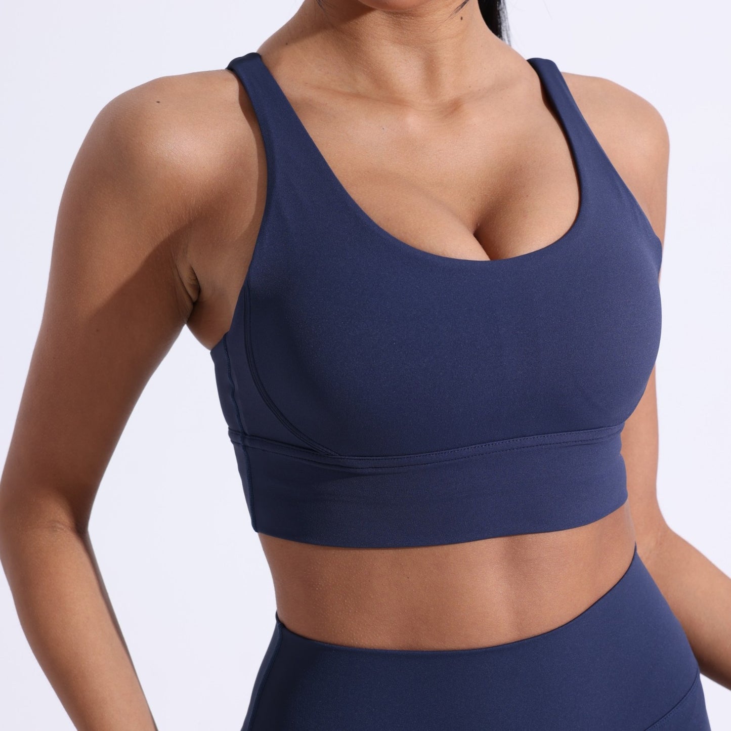 Sömlös sport-bh med korsade band – perfekt stöd för träning & vardag